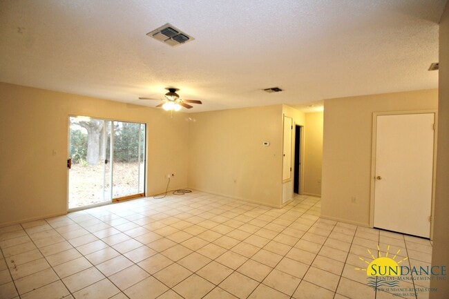 Building Photo - Great 3 Bedroom Home in Fort Walton