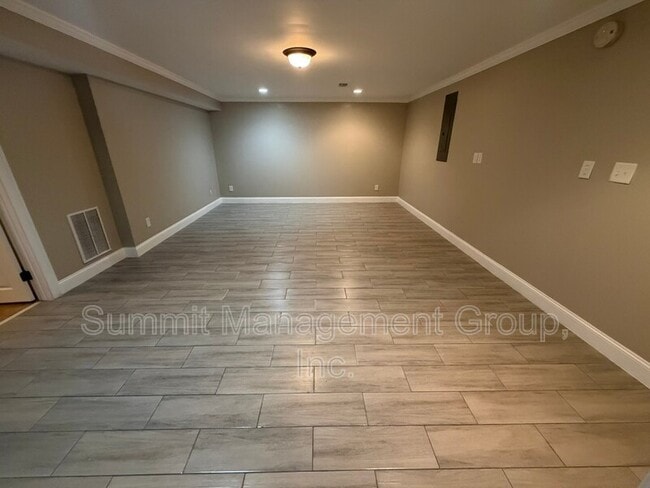 Building Photo - 2405 Twin Creek Ct SW