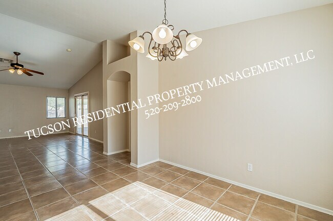 Building Photo - 7623 S Meadow Spring Way