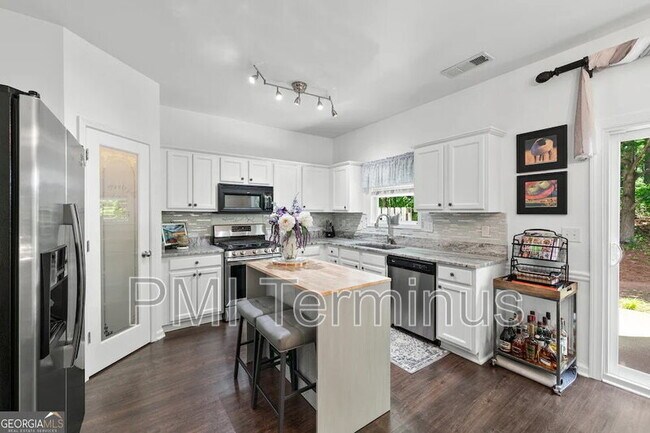 Building Photo - 1914 Lakeshore Overlook Cir NW