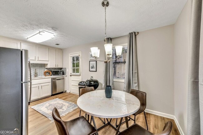 Building Photo - 160 Booth Rd SW