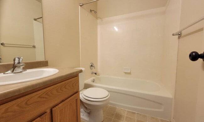 Building Photo - Gorgeous Eagle Mountain Condo!
