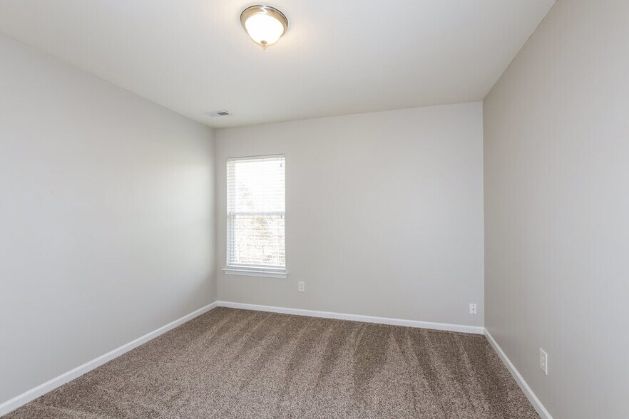 Building Photo - 2713 Forest Grove Ct