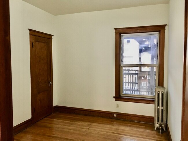 Building Photo - 1404 W Olive Ave