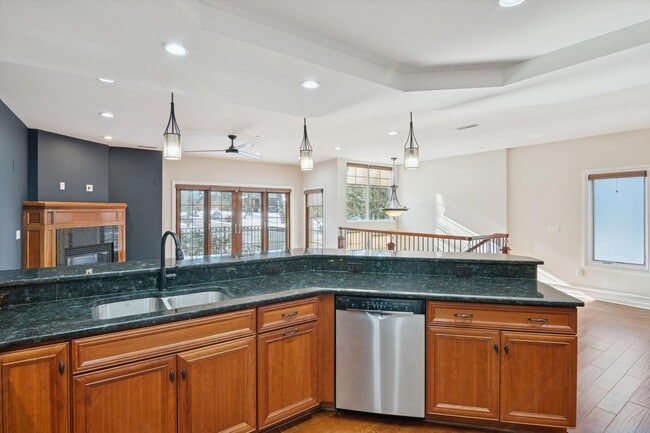 Building Photo - 934 W Huron St