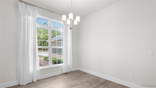 Building Photo - 23 Lone Pine St