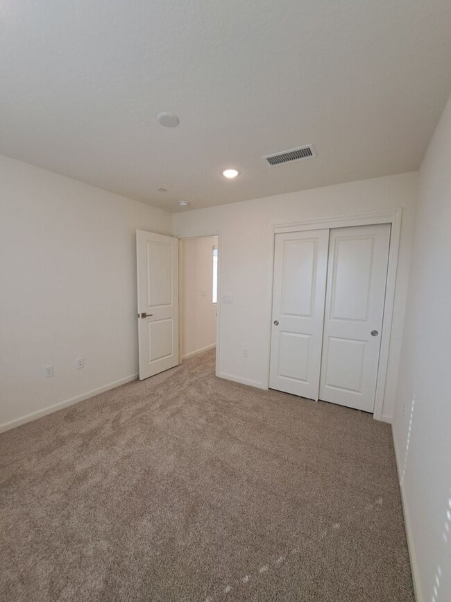 Building Photo - Beautiful 3-Bedroom Home in Gated Clovis Community!