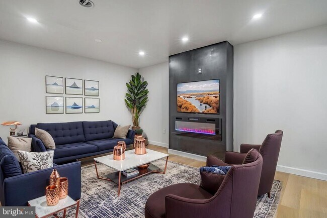 Building Photo - 1325 Barnaby Terrace SE