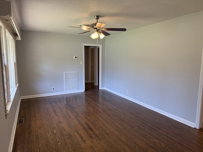 Building Photo - 2503 Apricot Ln