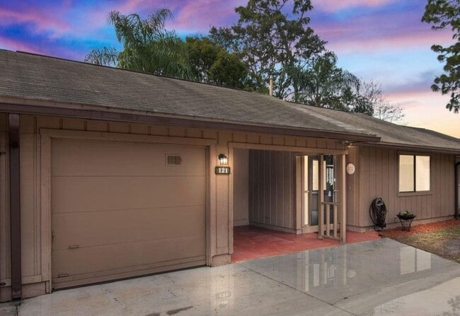Primary Photo - 121 Springwind Way