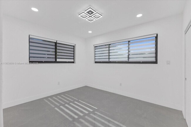 Building Photo - 19511 NE 18th Pl