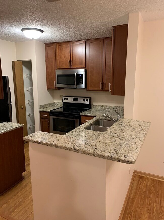 Building Photo - 1919 N Hicks Rd