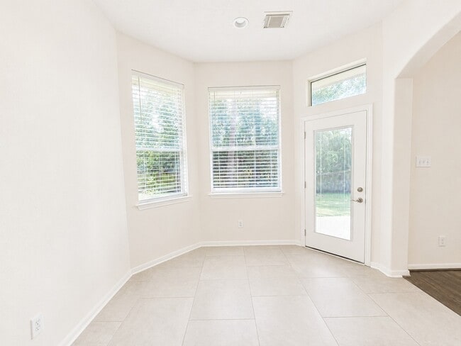Building Photo - 98 W Knightsbridge Dr