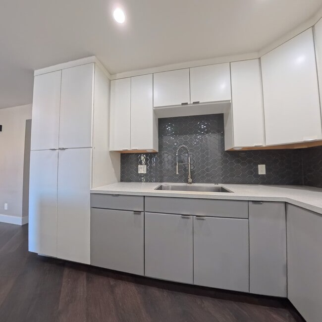 Building Photo - Highly Remodeled | 2nd Floor | Storage Room