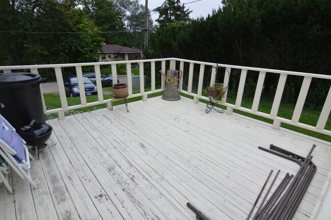 Building Photo - 102 Lotus Ave