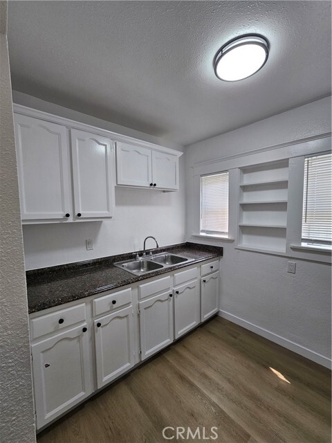 Building Photo - 440 W 8th St