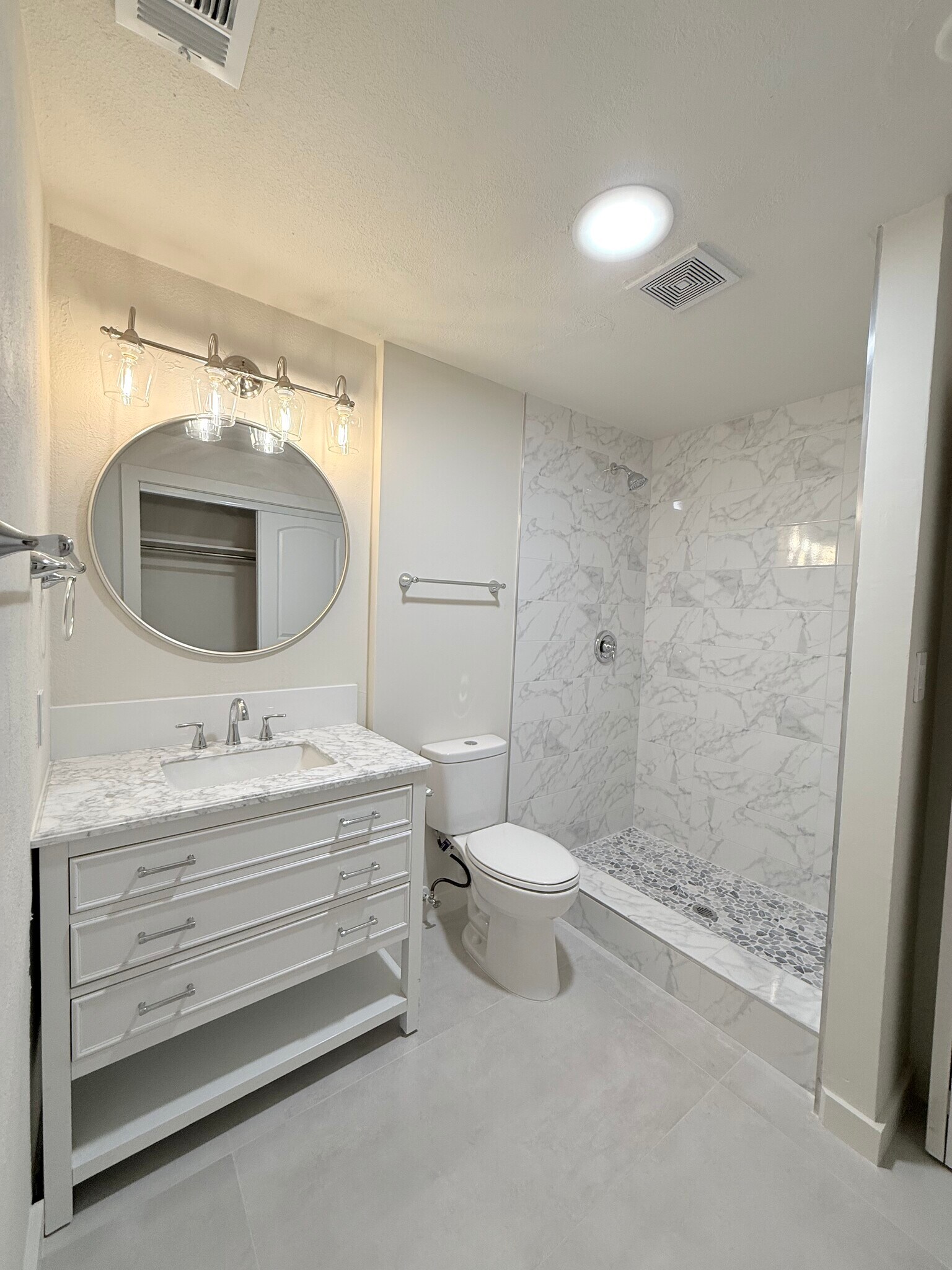Building Photo - 2645 Riverland Dr
