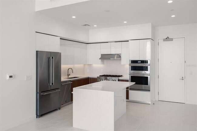 Building Photo - 400 Central Ave