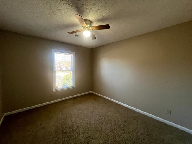 Building Photo - 2857 Chillingworth Dr