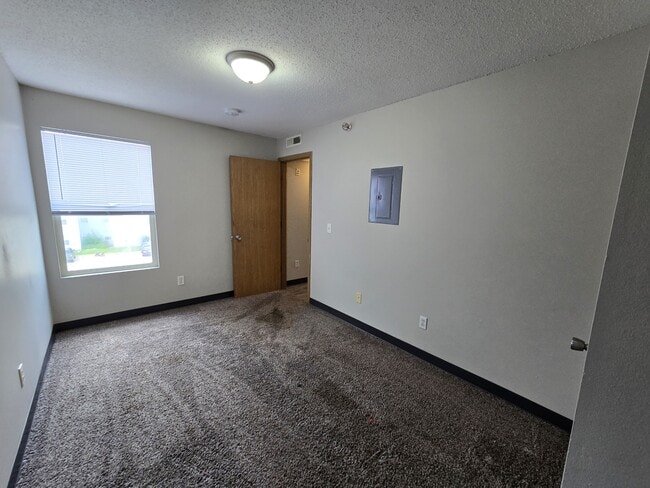 Building Photo - 60 Miller Ave SW