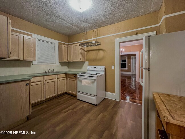 Building Photo - 2806 College St