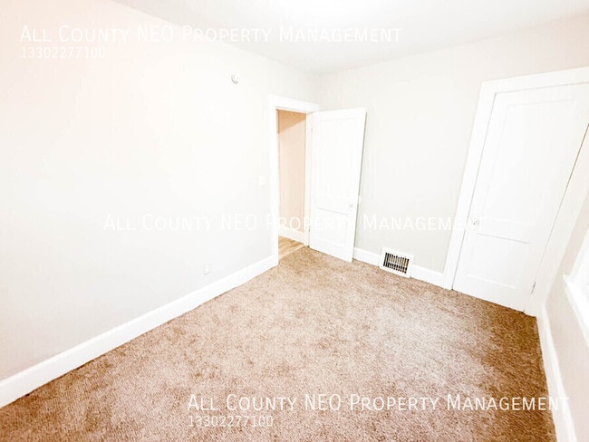 Building Photo - 451 Lucy St