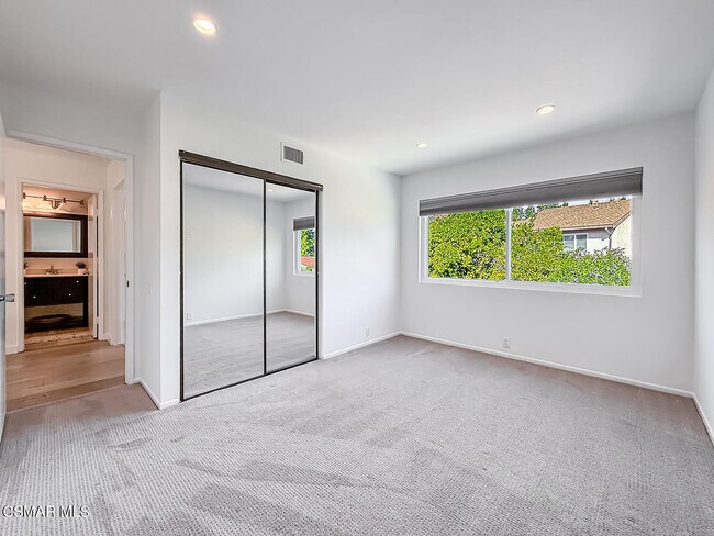 Building Photo - 1915 Woodside Dr