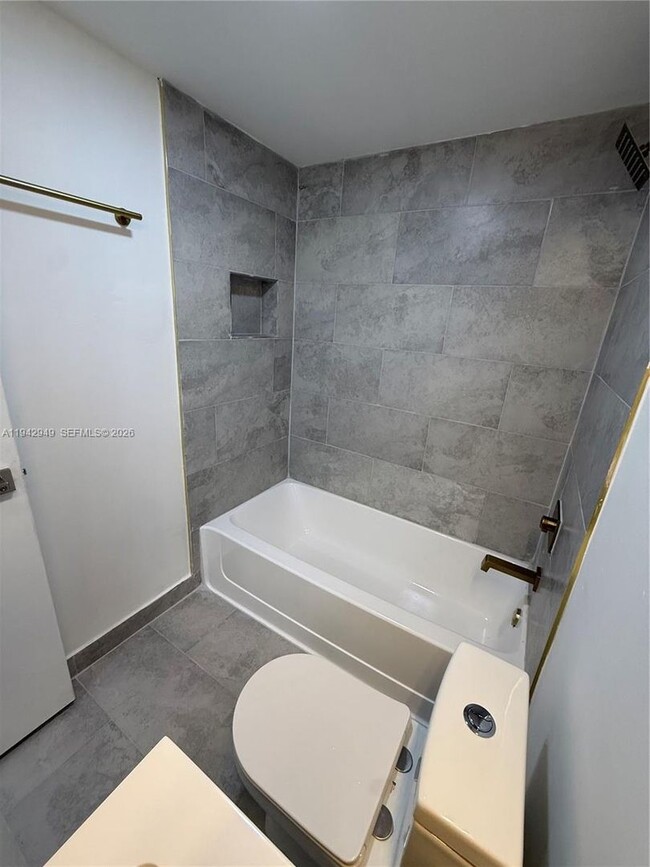 Building Photo - 9937 Nob Hill Pl