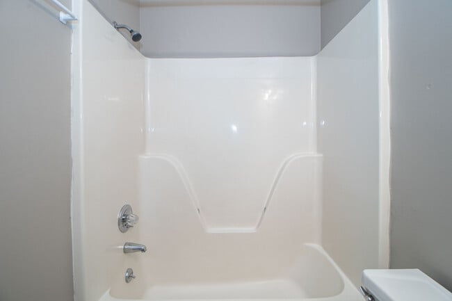 Building Photo - 131 Lillian Dr