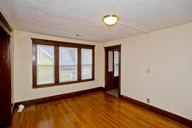 Building Photo - 58-60 Ionia St