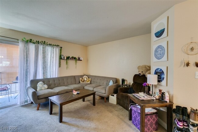 Building Photo - 2750 Durango Dr