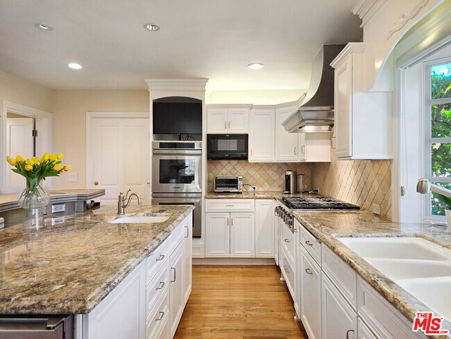 Building Photo - 3690 Crownridge Dr