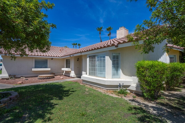 Building Photo - 44210 Mariposa Ct