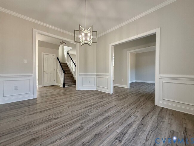 Building Photo - 1625 Southcreek Dr