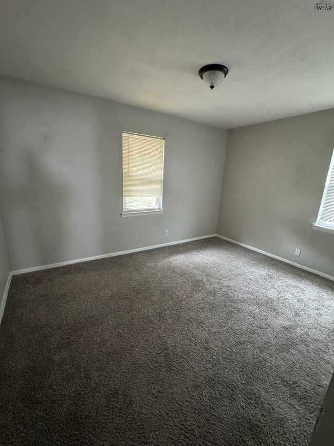 Building Photo - 1400 Phoenix Dr