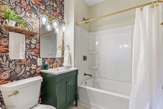 Building Photo - 1545 4th Ave S