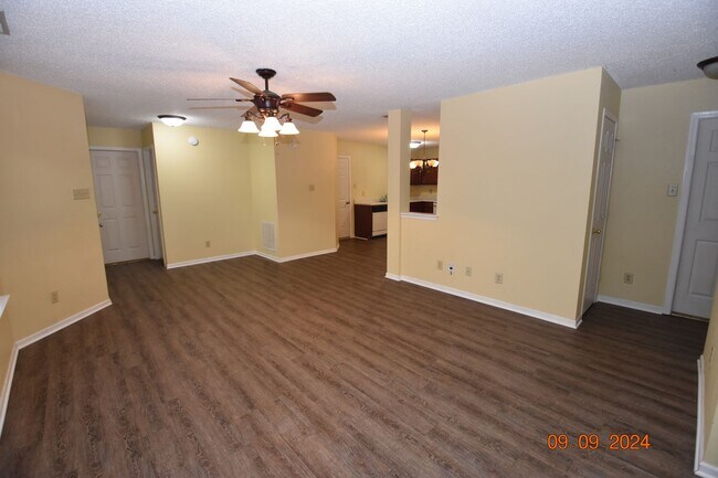 Building Photo - 3 Bedroom, 2 Full Bath Home in Greenfield