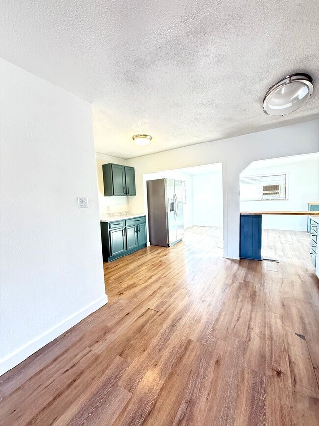 Building Photo - Adorable 3 bed/1.5 bath house with yard