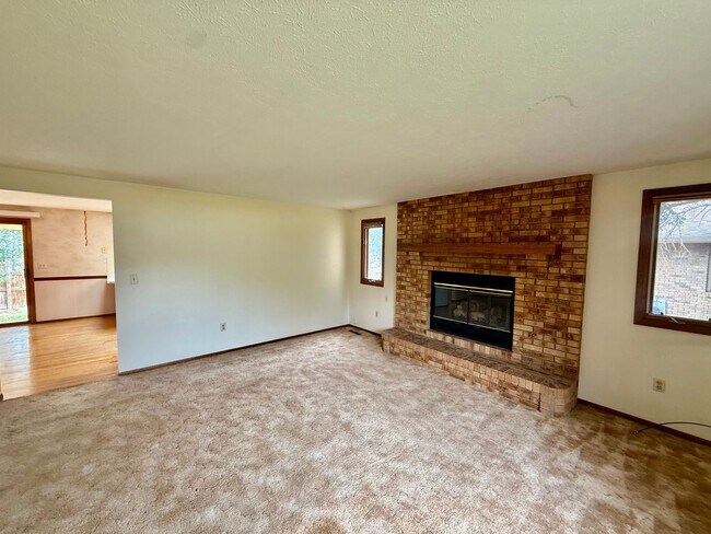 Building Photo - 4808 N Franklin Ave