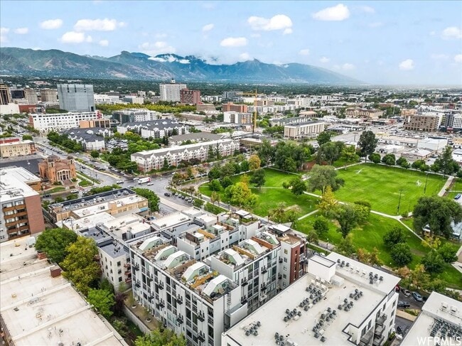 Building Photo - 360 W Broadway