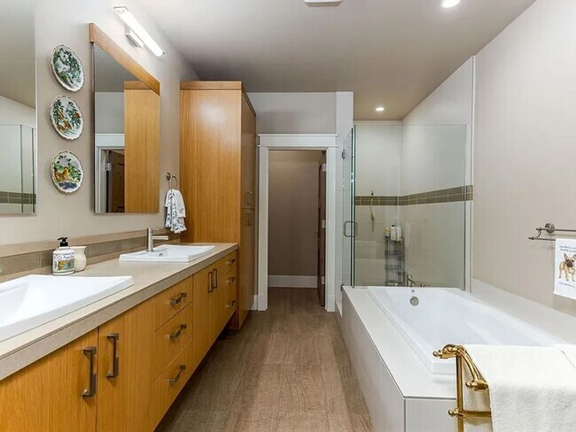 Building Photo - Spacious Tetherow Home with Community Amenities