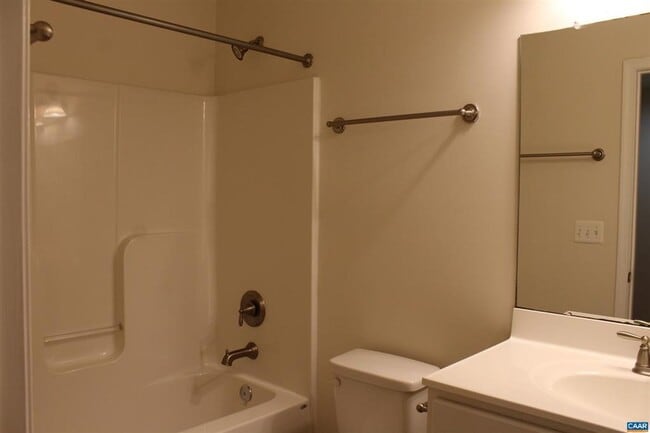 Building Photo - Two story townhouse w/ 3 bedrooms,2.5 baths