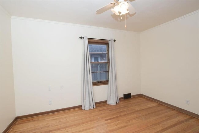 Building Photo - 4931 Woodland Ave