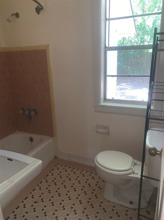 Building Photo - 1607 Jackson Bluff Rd