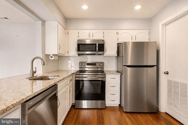 Building Photo - 3520B Neils Ct