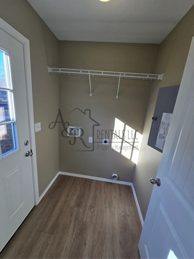 Building Photo - 213 W Forest St