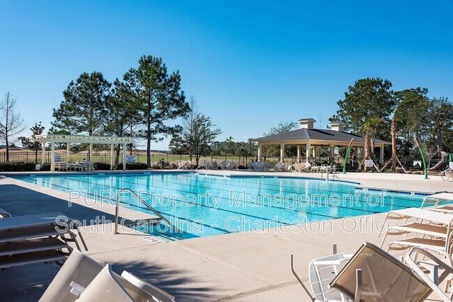 Building Photo - 1597 Rivertowne Country Club Dr