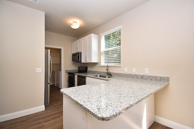 Building Photo - 2600 SW 35th Pl