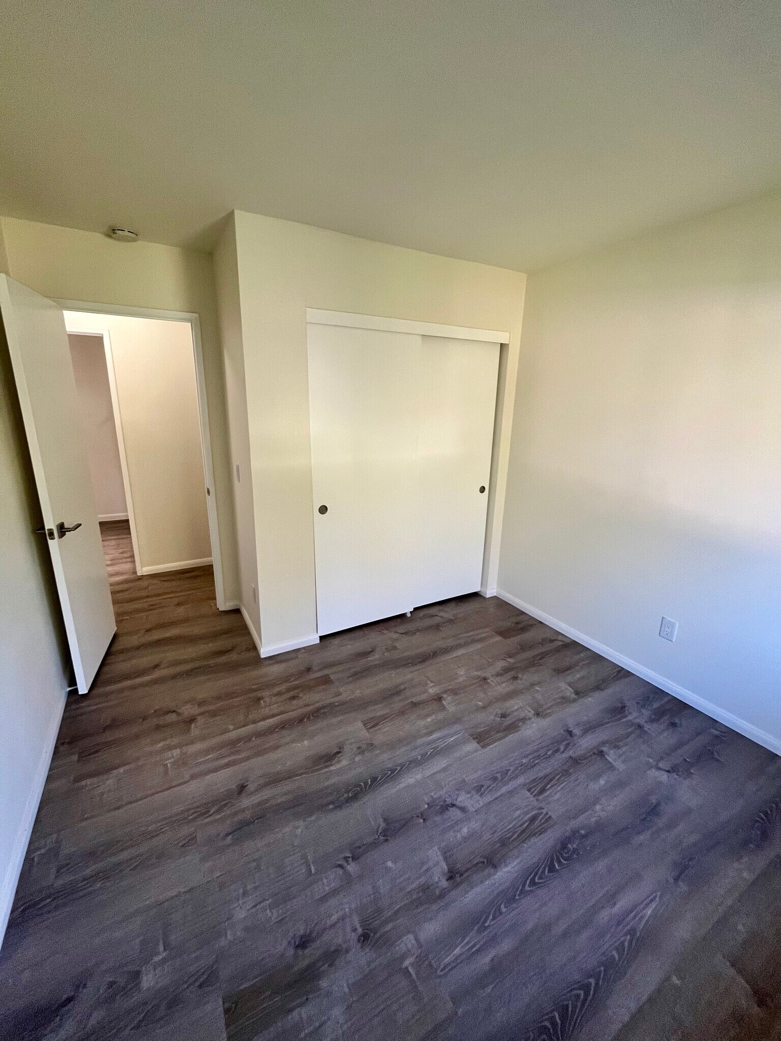 Building Photo - 2112 E Vista Way