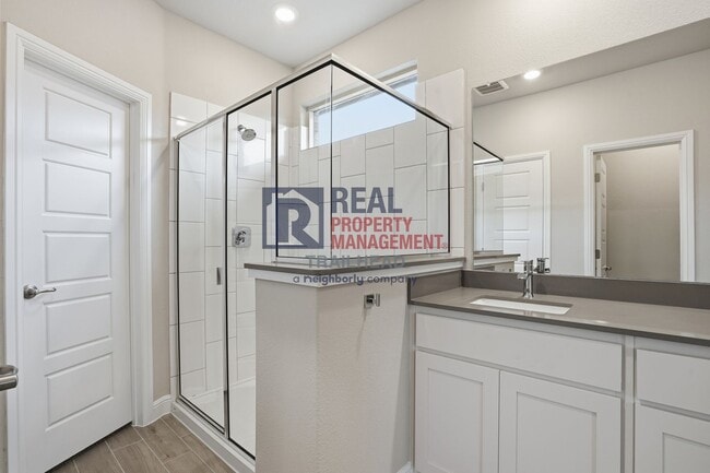 Building Photo - Well-Designed 4 Bedroom Single-Story